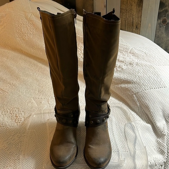 Air Madeline brown high to the knee boots. Size 7.5. Side zip. - Picture 1 of 8